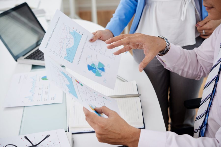 discussing-financial-reports-min